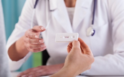 Планирование беременности: может ли тест на беременность быть ошибочным. Может ли у небеременной быть положительный тест на беременность. Почему неверны результаты теста на беременность. Уровень ХГЧ у беременных.