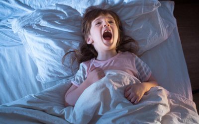 Детские кошмары: почему детям снятся страшные сны, как успокоить ребенка, если ему приснился кошмар. какие болезни могут вызывать кошмары.
