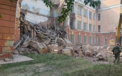 Аварийную школу № 57 начали сносить в Новосибирске